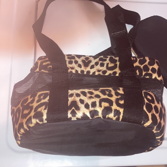 Padded dog animal carrier. Brand is: Collections Dabba doo - Picture 2 of 5